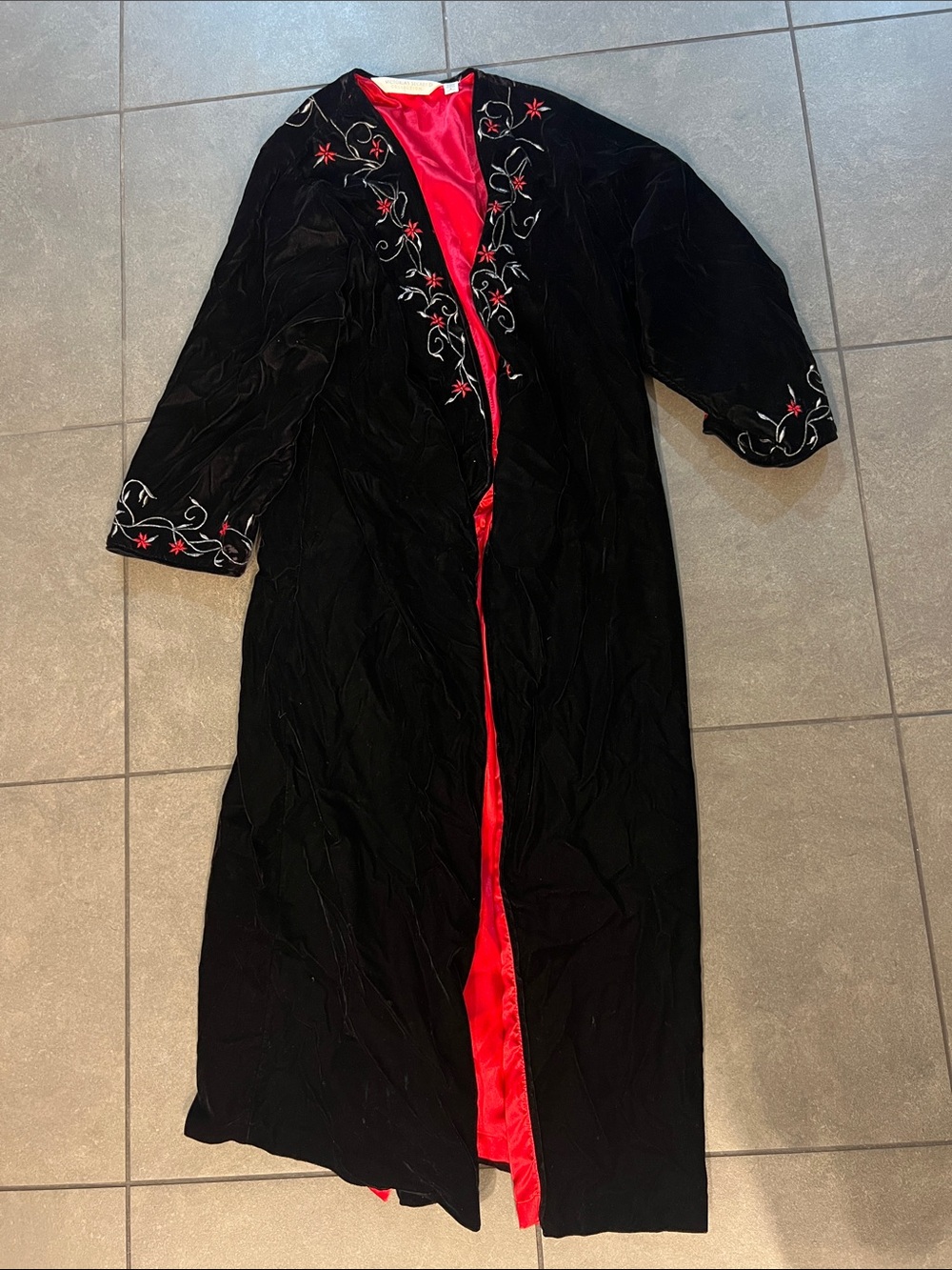 Victoria secret vintage m 90s Black Velvet Long Robe Red Satin Lining z17